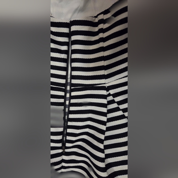 Sans Souci Black and White Striped Strapless Dress Large NWT - Picture 9 of 11